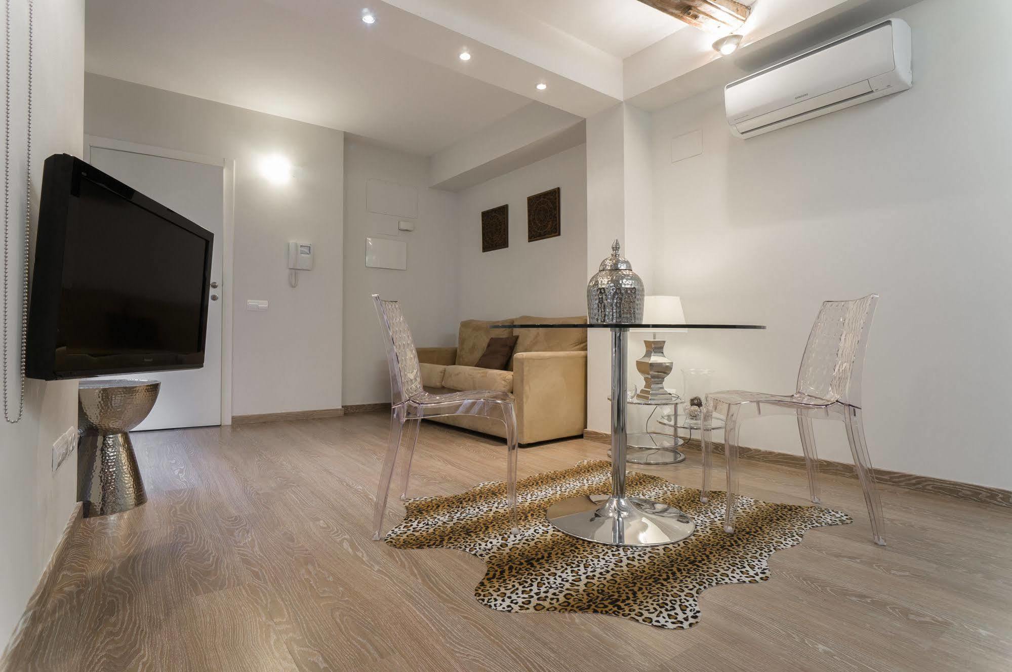 Kirei Apartment Sombrereria Valensiya Dış mekan fotoğraf
